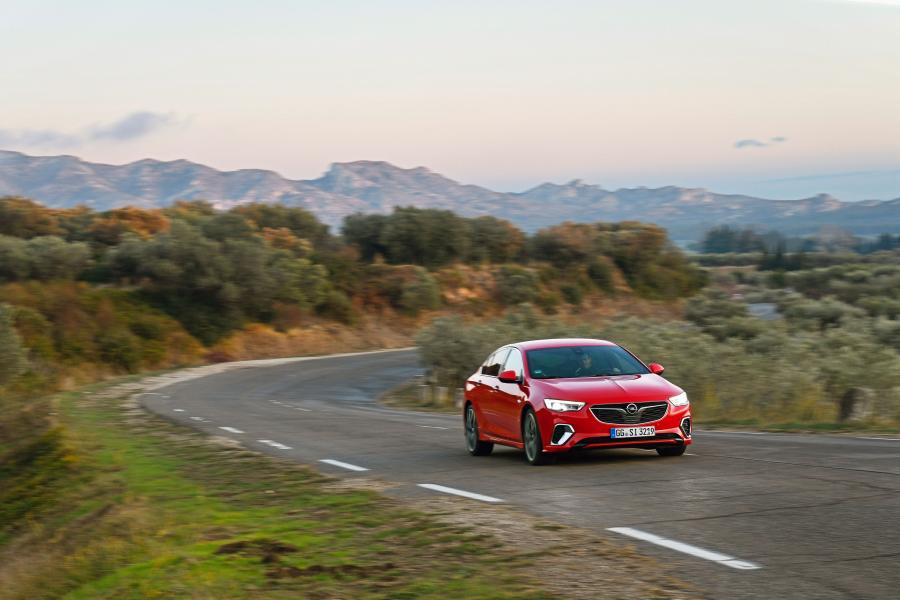  Opel Insignia GSi 2017 года  (фото 30 из 45)
